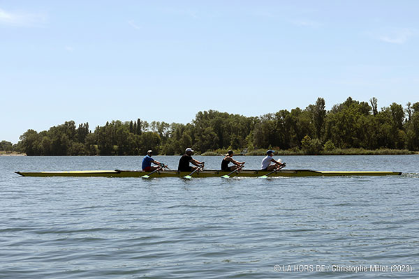 Aviron, sport de glisse sur le lac des Eaux Bleues