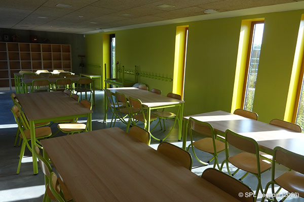Située dans l'environnement apaisant du centre pédagogique de L'iloz', la salle du Castor peut accueillir confortablement 36 personnes.